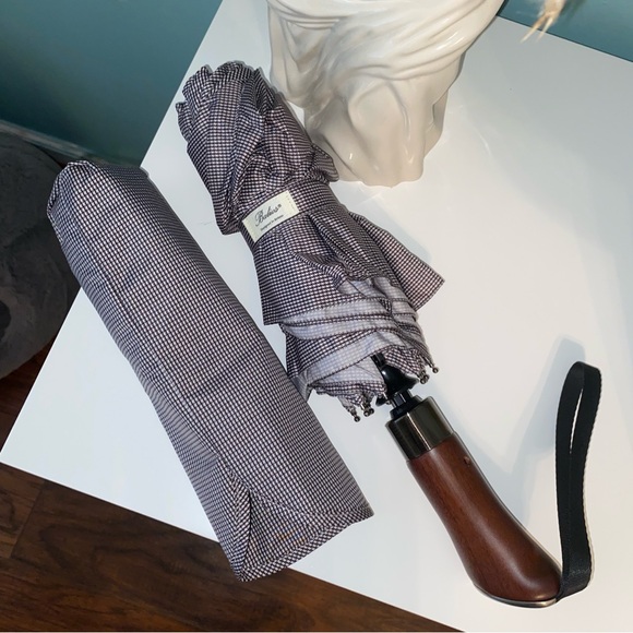 Balios Black and White Checkered Houndstooth Umbrella with Wooden Handle - Picture 4 of 7